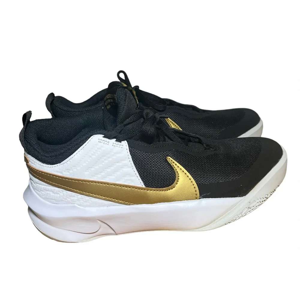 Nike TEAM HUSTLE D10 Black/White Boy‎ Shoes Sz 7Y